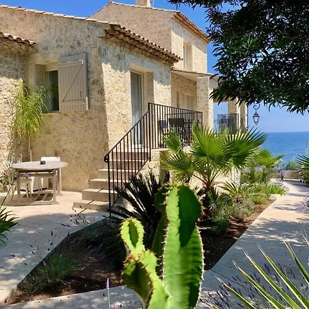 Grand Baie Saint-Raphael (Var)